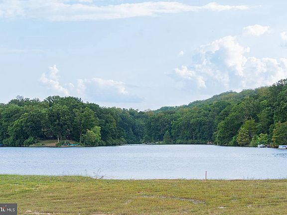 3rd image of 475 Gray Fox Rd