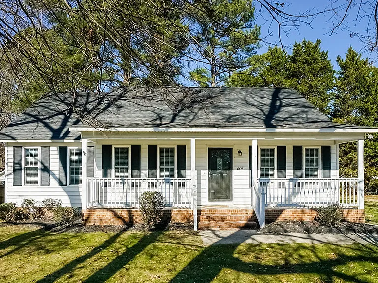 602 Coventry Dr — Photo 1