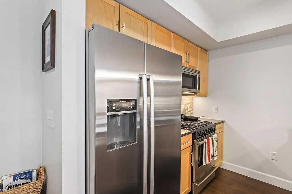2 bed, 995 sqft, $3,950 — Photo 2