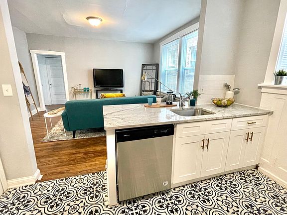 5th image of 3104 Gurney Ave #1