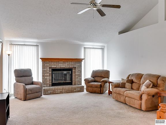 3rd image of 303 Fleetwood Dr