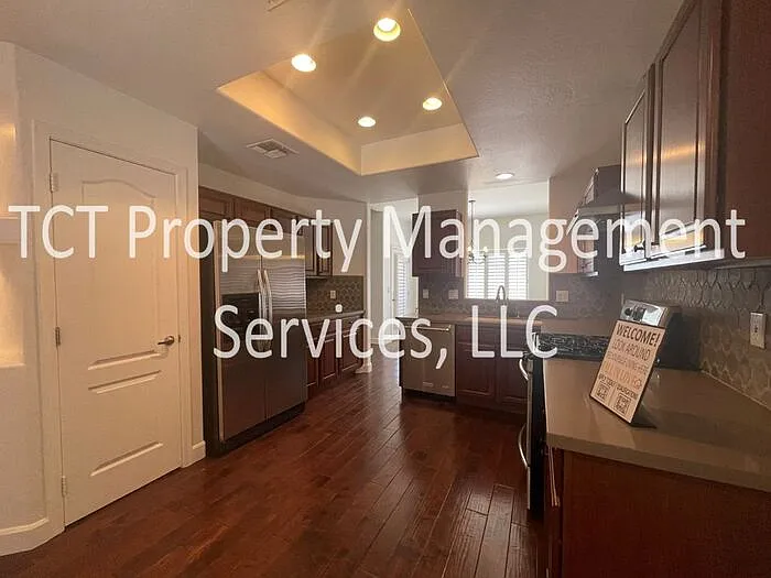 Building Photo - 4202 N 21st St #8