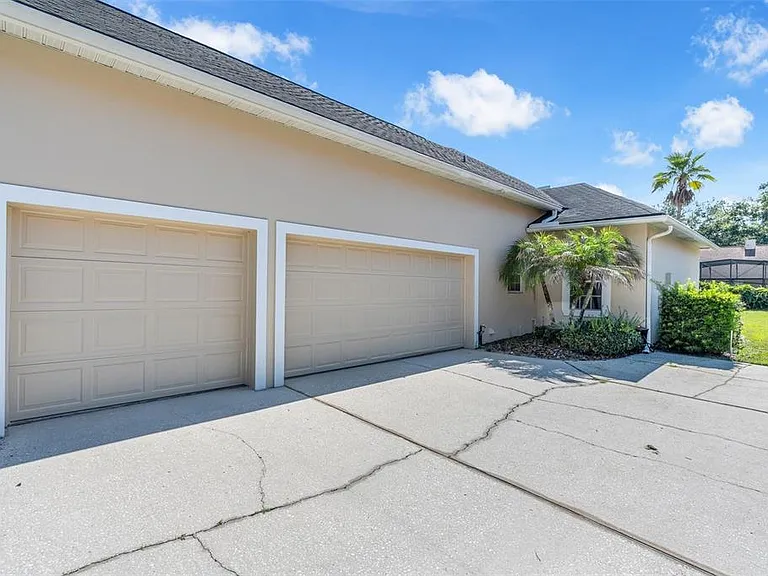 3865 Winding Lake Cir — Photo 40