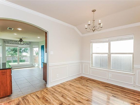 3rd image of 941 Mimosa Ct