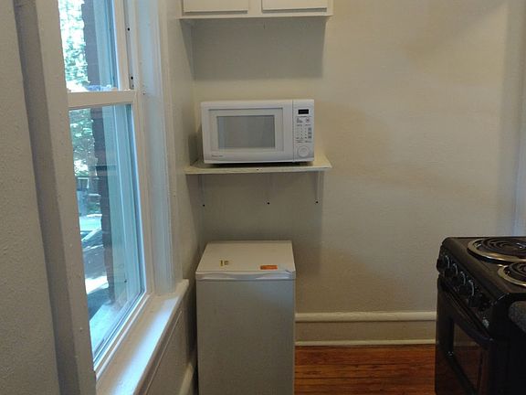 5th image of 817 Ferdinand Ave SW #4