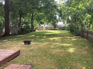 81 S Forest Rd, Williamsville, NY 14221