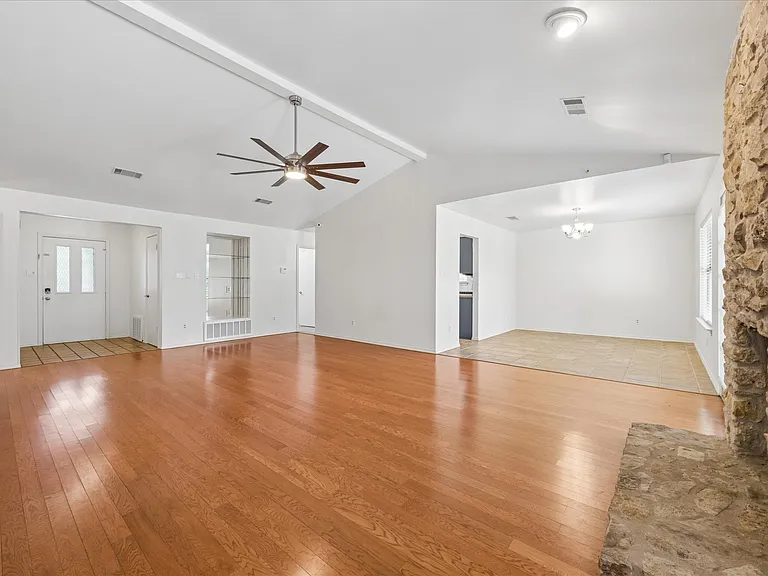 12312 Antoinette Pl — Photo 4