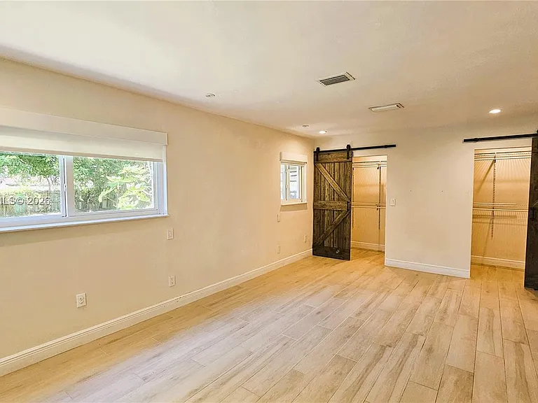 6550 SW 28th St — Photo 7