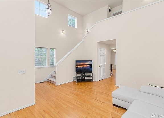 4th image of 11212 122nd Ln NE #7