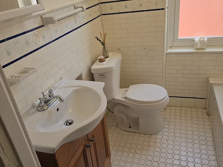 2225 S Chadwick St — Photo 4