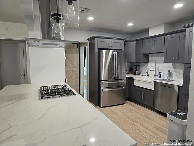 3 bed, 2.0 bath, 1403 sqft, $1,995 — Photo 3