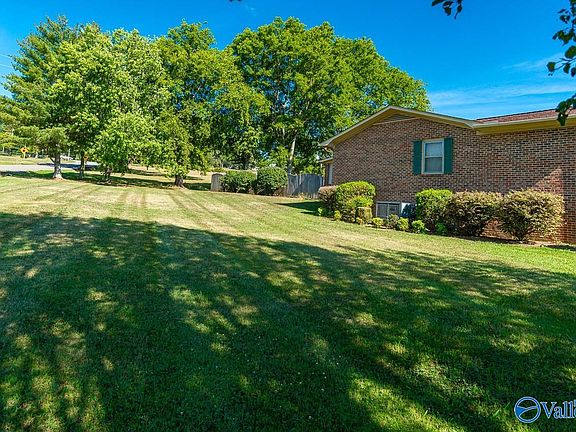 5th image of 1898 Wellsbrook Dr