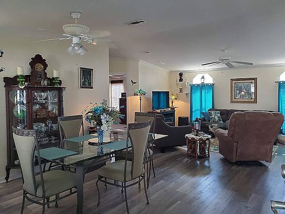 3rd image of 20 Ashbury Ln
