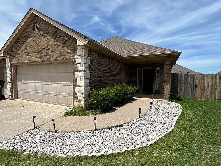 7707 SW Bradley Ct — Photo 2