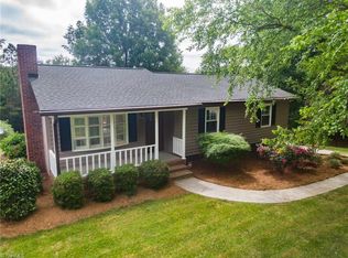 1501 Royal Ridge Dr, Pfafftown, NC 27040