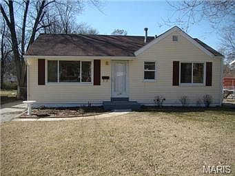 1st image of 3241 Chaucer Ave