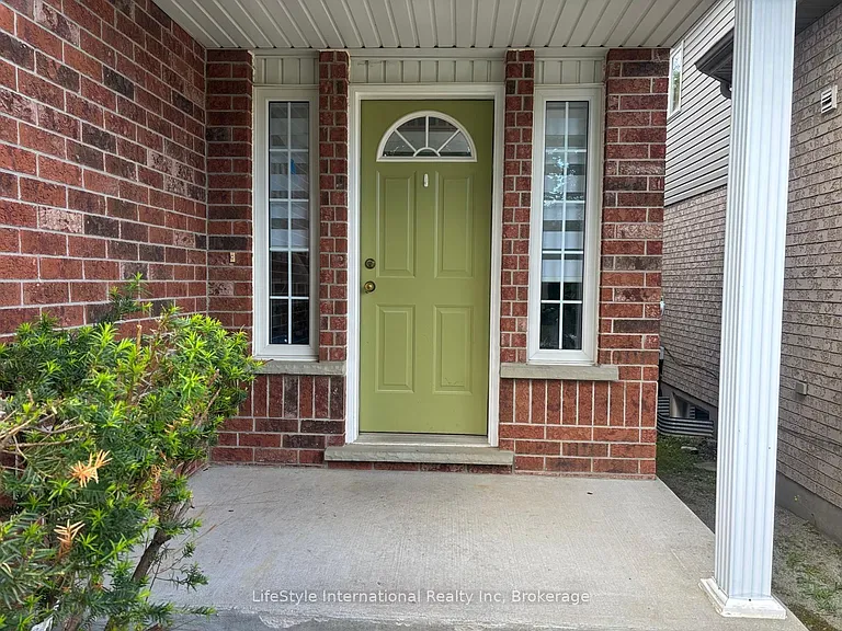 41 Camm Cres — Photo 4