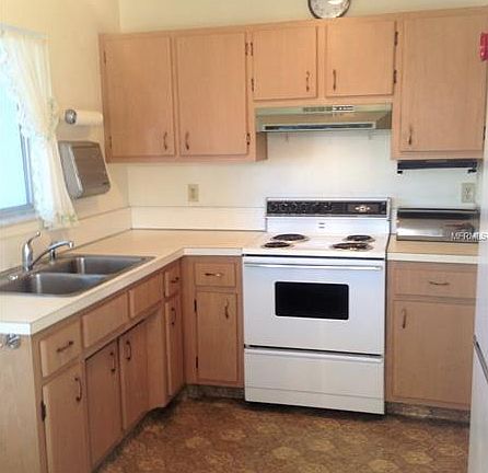 3rd image of 5902 Espanola Ave