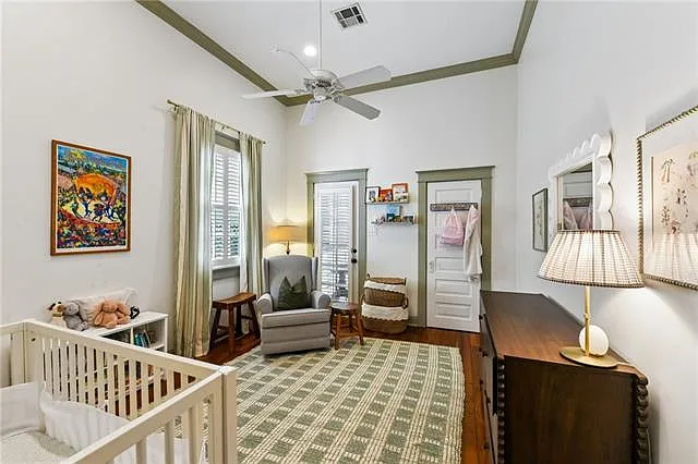 818 Constantinople St — Photo 16