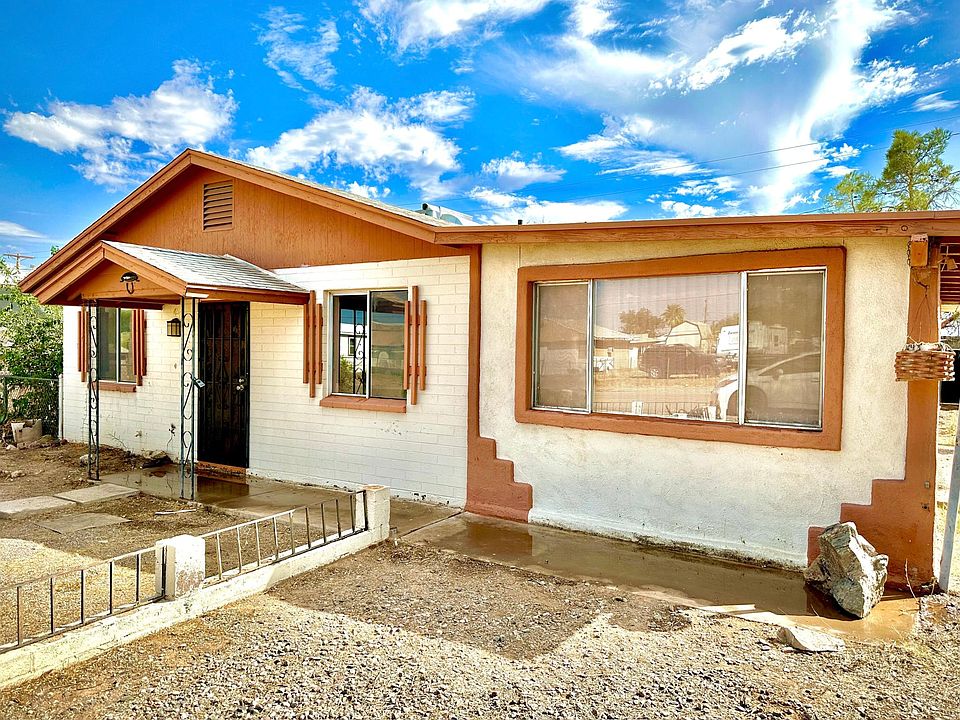 1st image of 2863 E Saguaro Dr