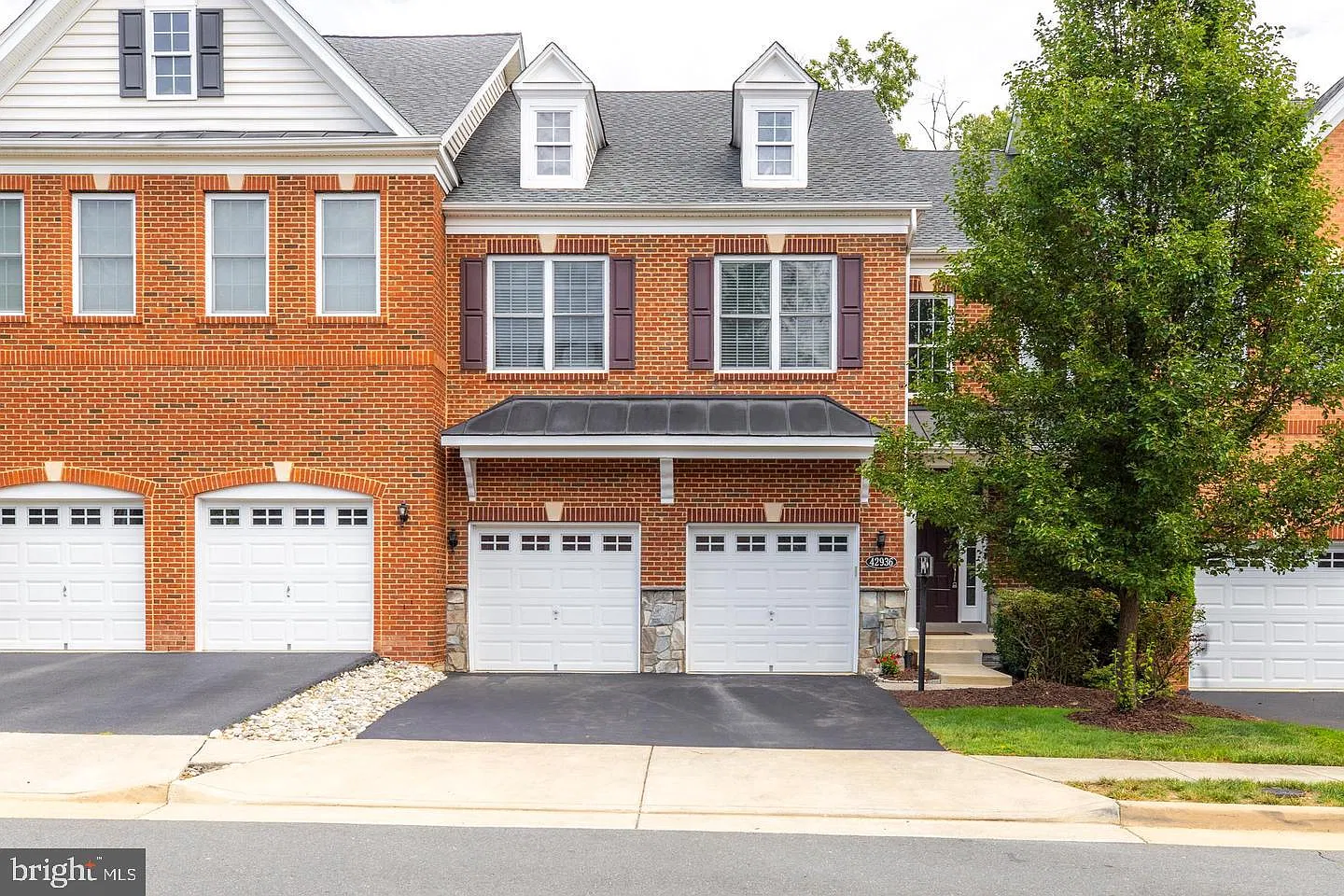 4 bed, 3.5 bath, 3660 sqft, $3,850 — Photo 1