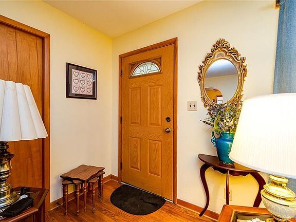4th image of 769 Hillcrest Ave