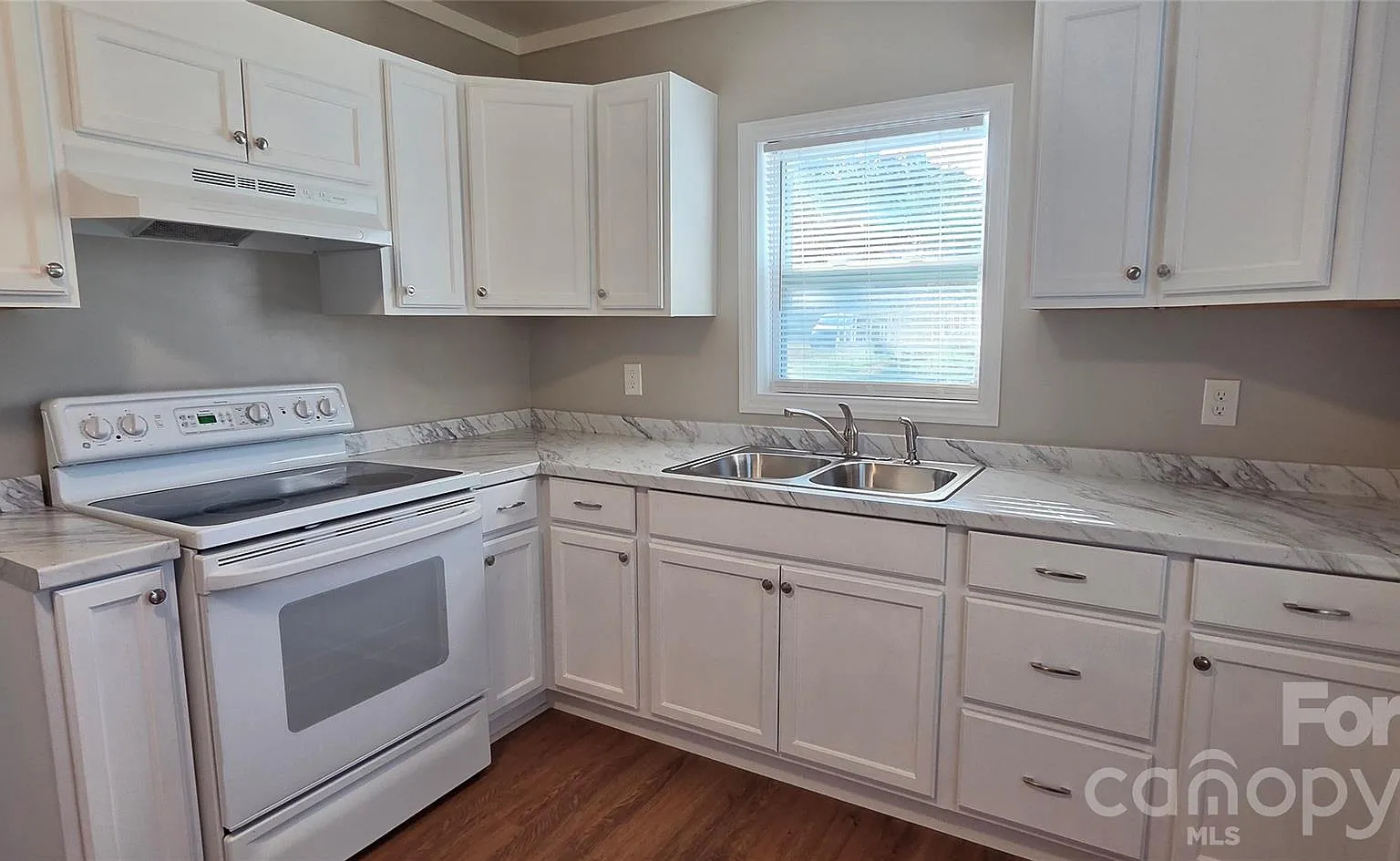 2 bed, 1.0 bath, 680 sqft, $1,200 — Photo 4