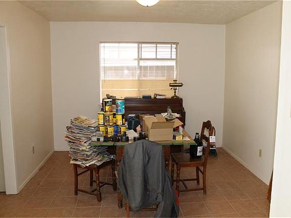 3rd image of 10010 Kent Towne Ln