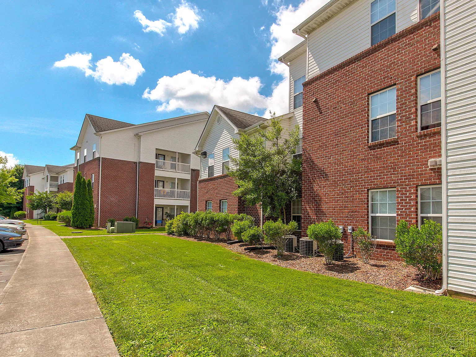 Plymouth Ridge Apartments — Photo 1