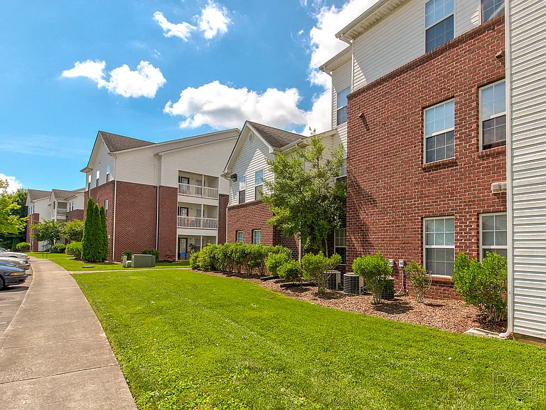 Plymouth Ridge Apartments — Photo 1