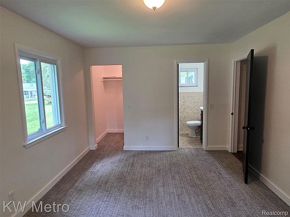 5th image of 1755 Wellington Ave