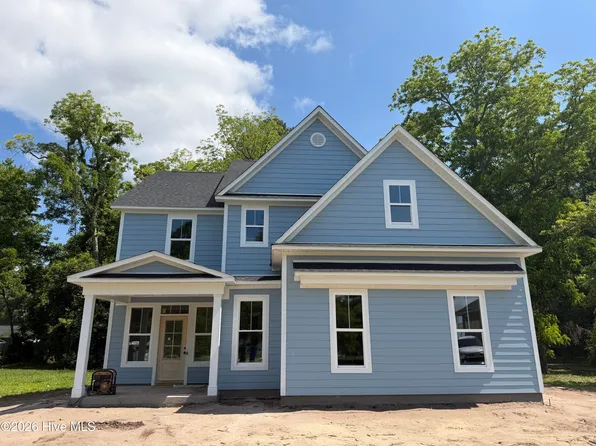 104 Live Oak Circle, Lake Waccamaw, NC 28450