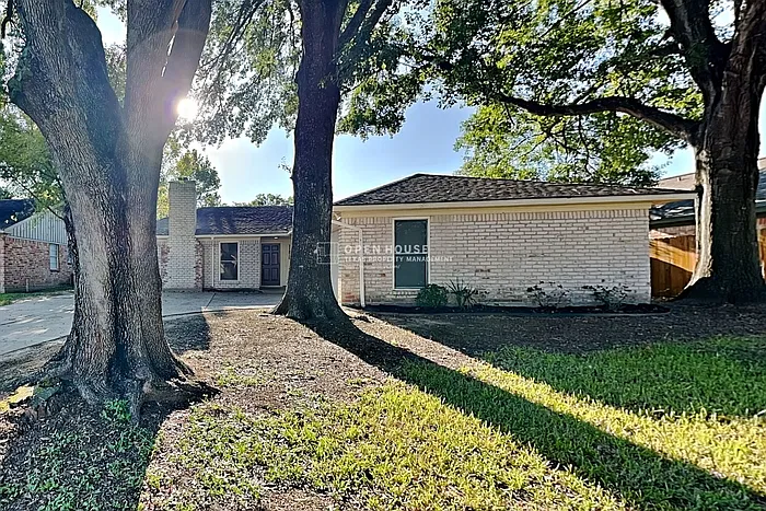 11218 Angelique Dr