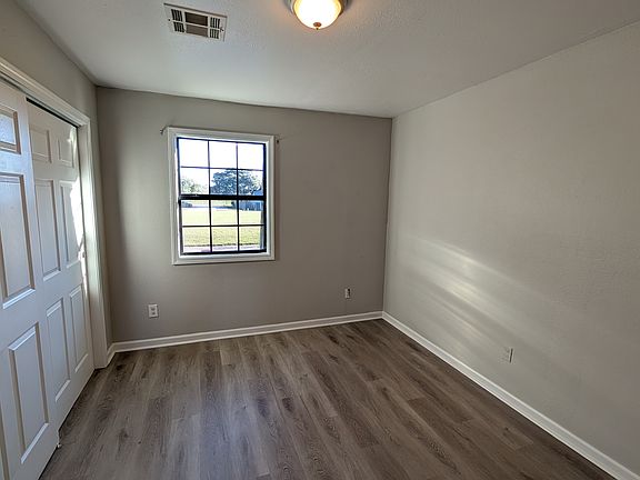 3rd image of 400 Loire Ave APT A