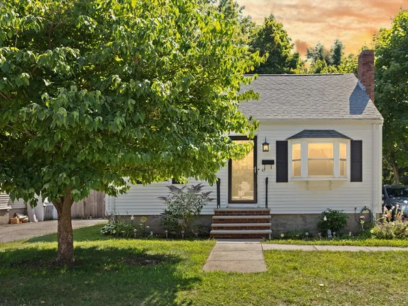 41 Edgeworth St, Weymouth, MA 02189