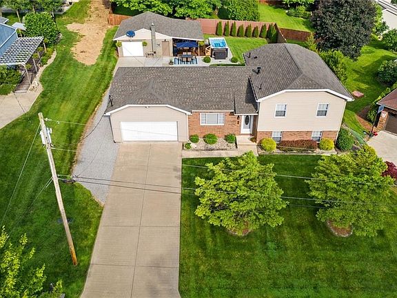 3rd image of 34 Maple Shade Dr