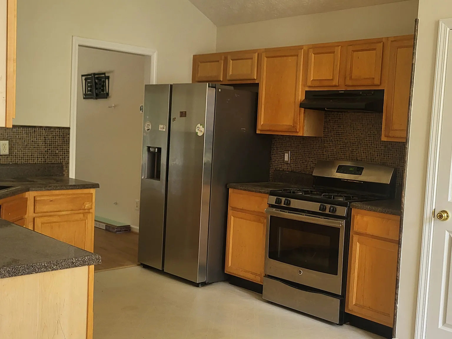 3 bed, 1808 sqft, $2,300 — Photo 4