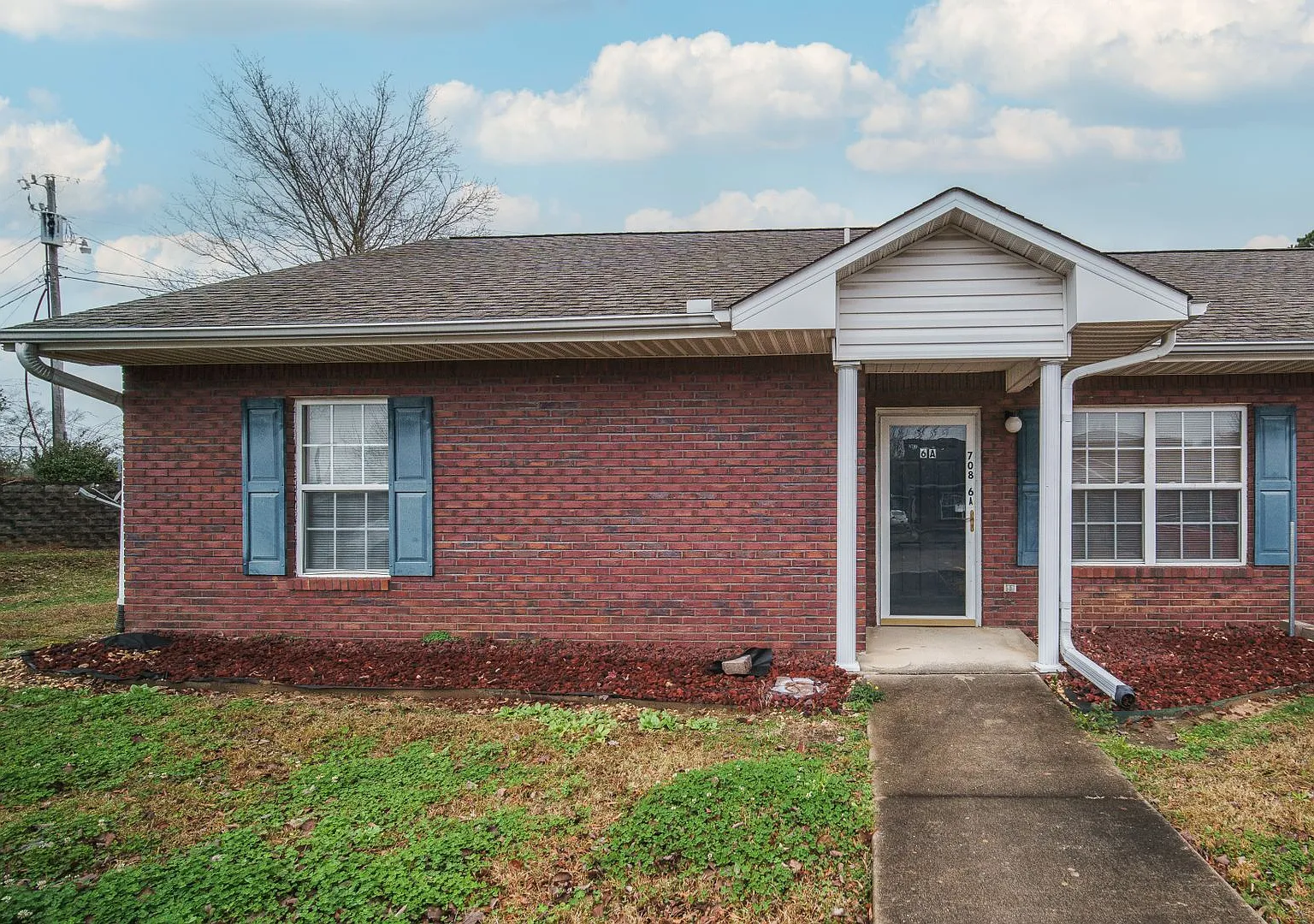 Private Villa Neighborhood Rent $1,075/month Affordable Living — Photo 1