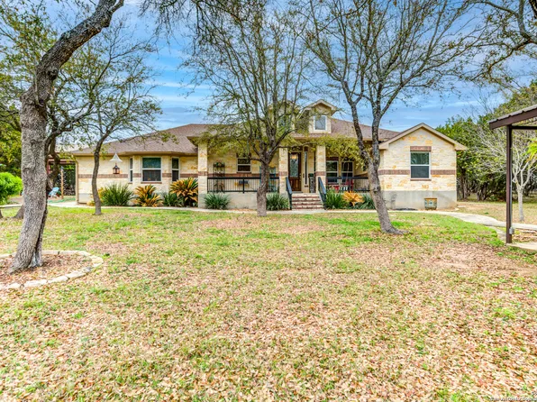 1050 Lakeside Dr, Lakehills, TX 78063