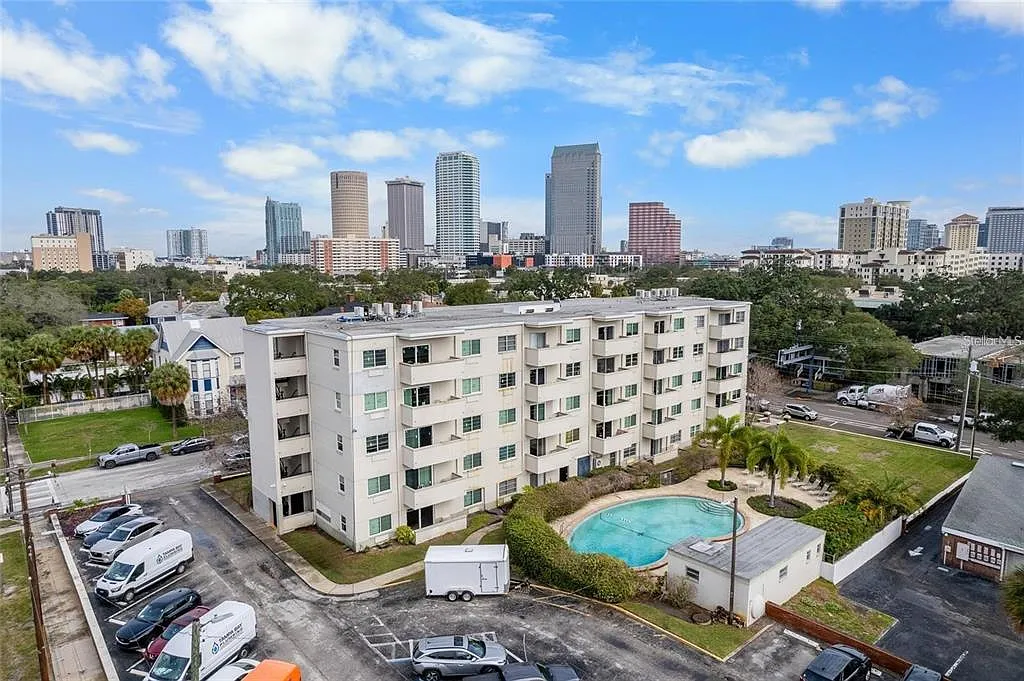 2 bed, 2.0 bath, 836 sqft, $2,000 — Photo 1