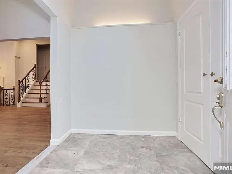 69 Pittis Ave — Photo 4
