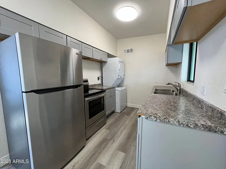 453 W University Dr — Photo 10