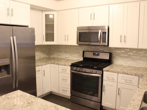 3rd image of 408 N Palm Dr APT 201