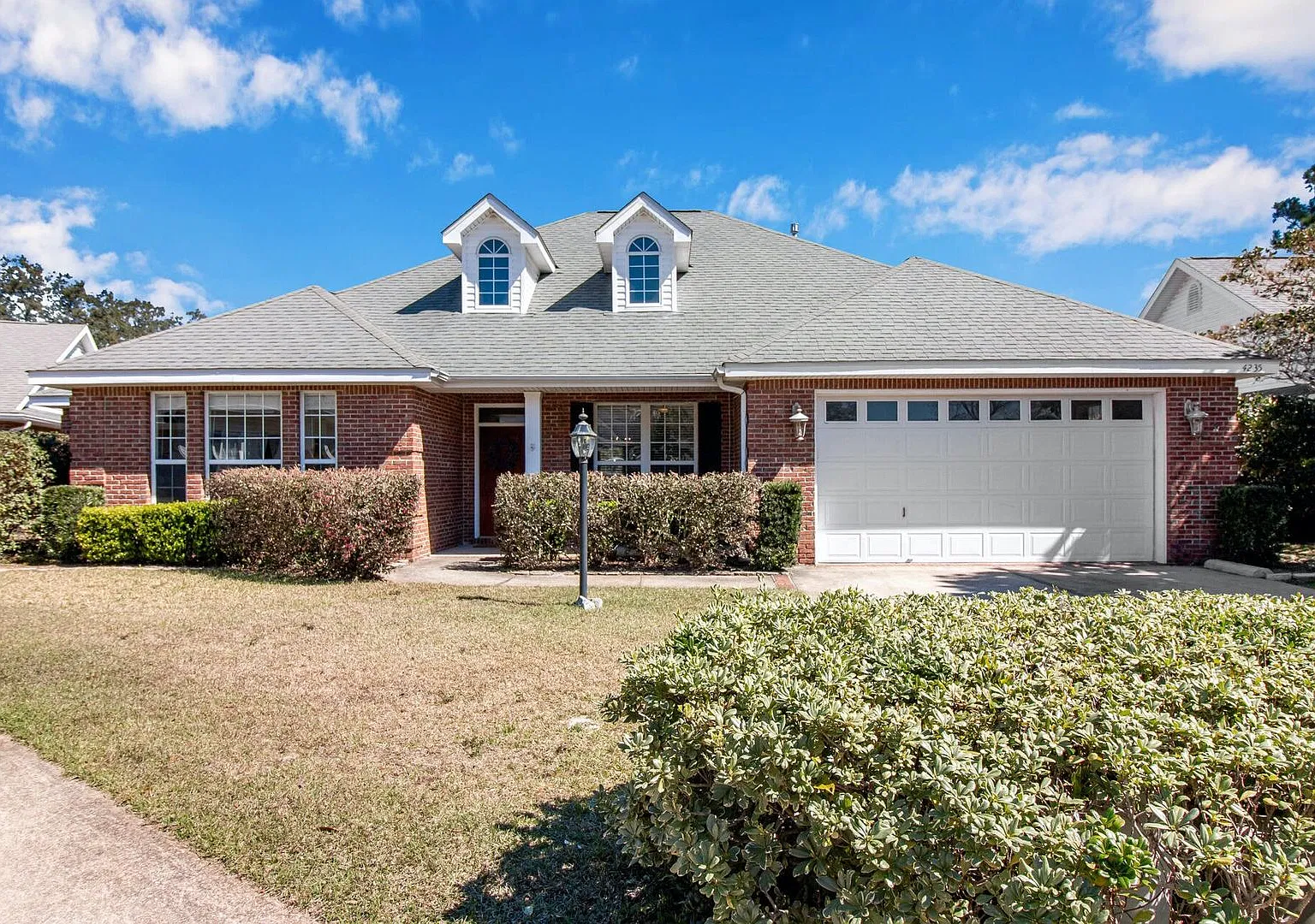 Charming 3 Bedroom Home in Magnolia Plantation! — Photo 1