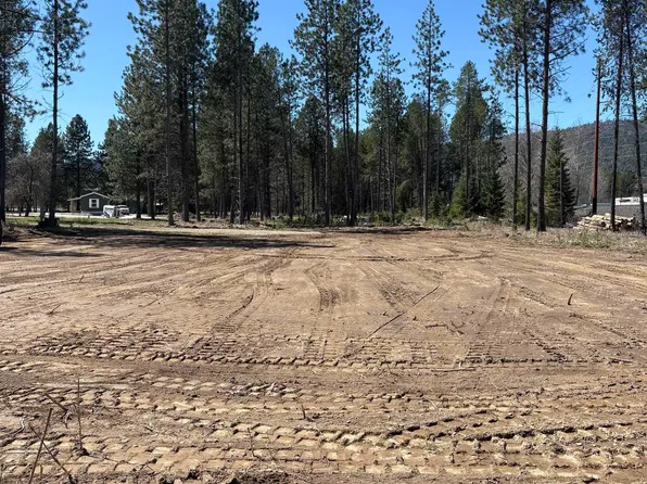 207 Davis Rd, Sagle, ID 83860