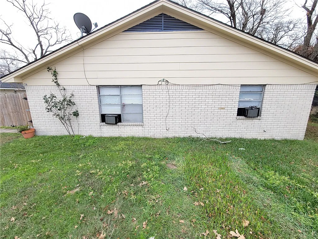Building Photo - 1316 Airline Dr