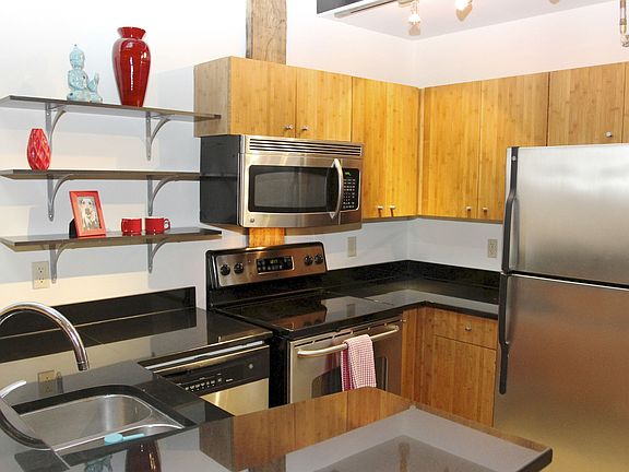 3rd image of 15 E 2nd St APT 2I