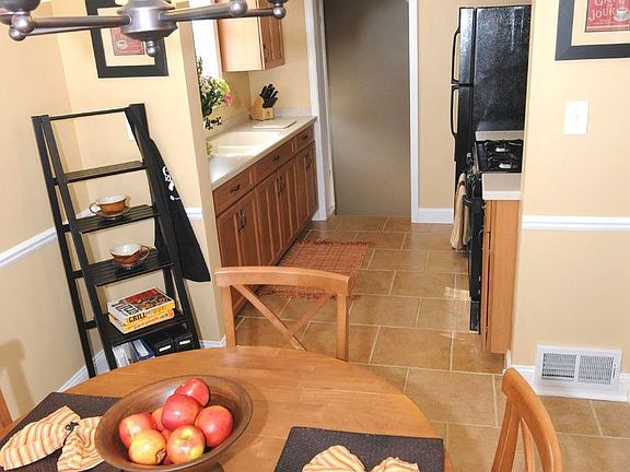 5th image of 11369 Cardwell St