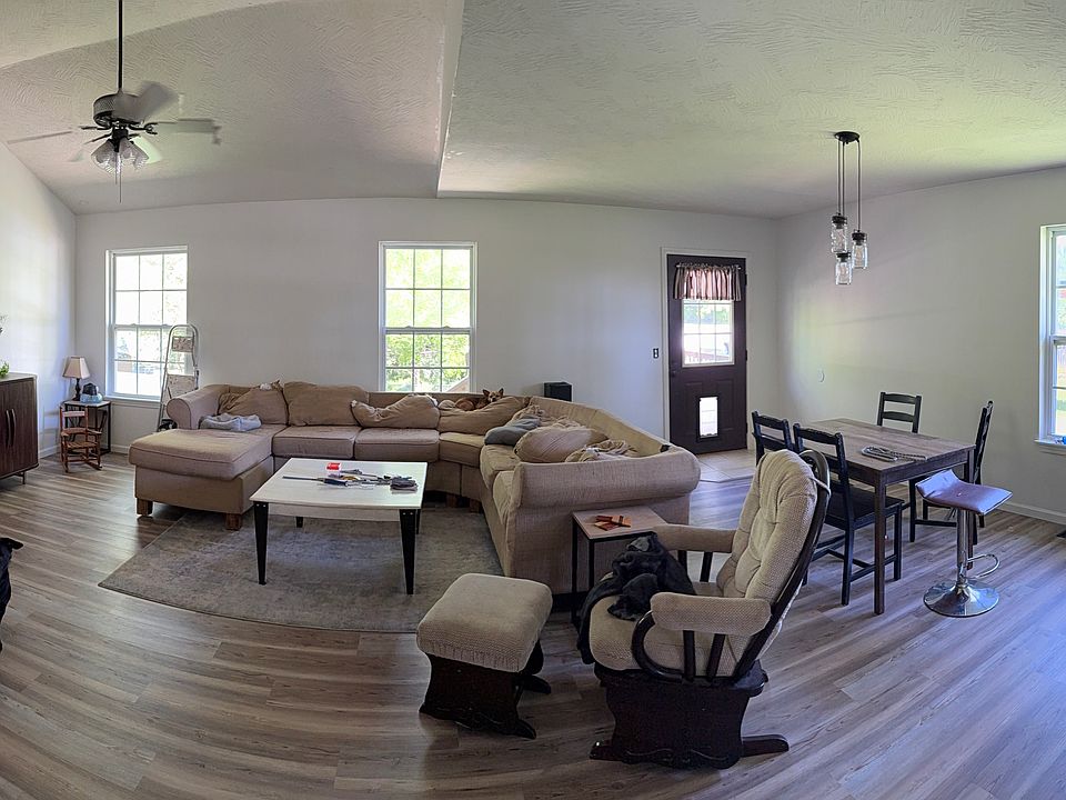 Living/Dining Area