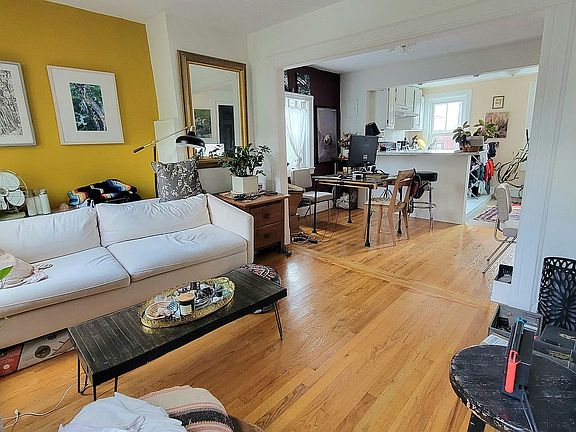 2nd image of 180 12th St APT 3